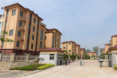 出售泰安泮河小镇3室3厅2卫146平豪华装修